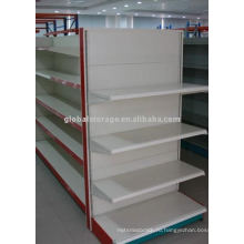 Shelving супермаркета со всеми компонентами